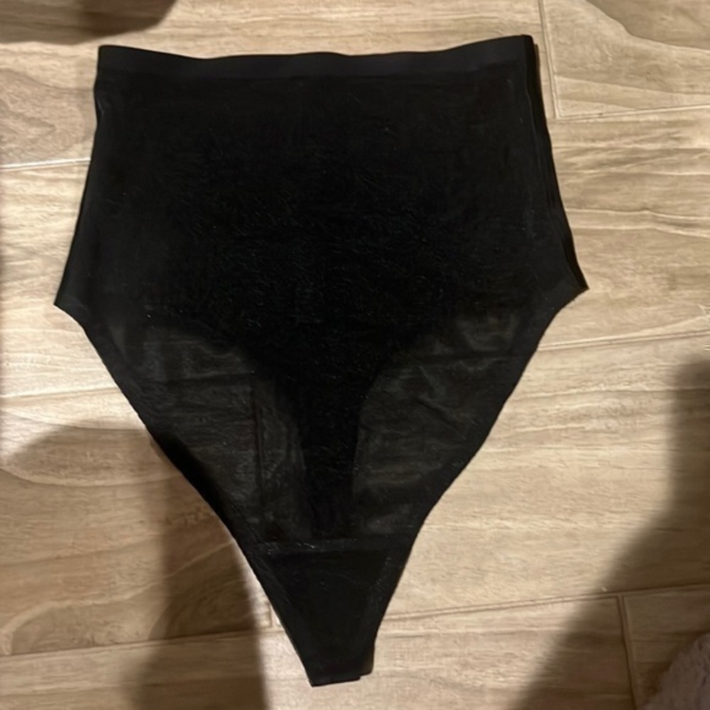 Skims Sculpting Thong High Waist - Picture 4 of 11